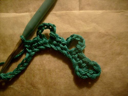 Вяжем новогоднюю гирлянду своими руками