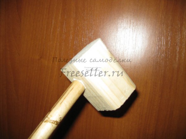 Приспособление для извлечения упавших предметов за шкафом