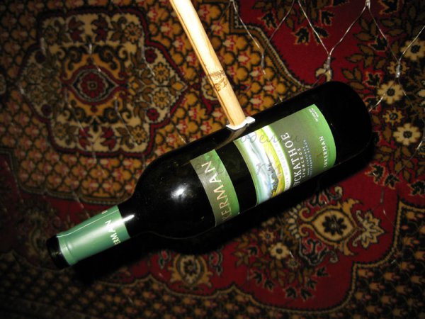 Приспособление для извлечения упавших предметов за шкафом