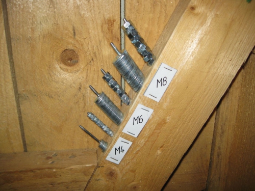 Простой и удобный держатель для гаек и шайб