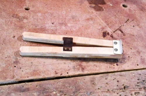 Самоделки. Зажим для шпилек из фанеры своими руками.