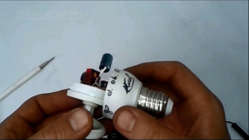 Как быстро и просто восстановить энергосберегающую лампочку.