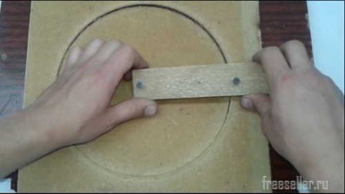 Как быстро и просто вырезать ровный круг в фанере.