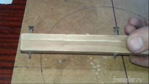 Как быстро и просто вырезать ровный круг в фанере.