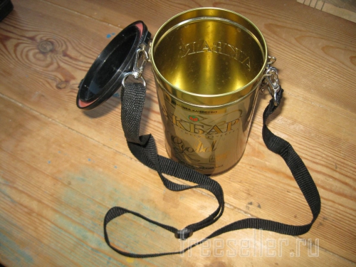 Удобный контейнер для сбора ягод на даче и в лесу