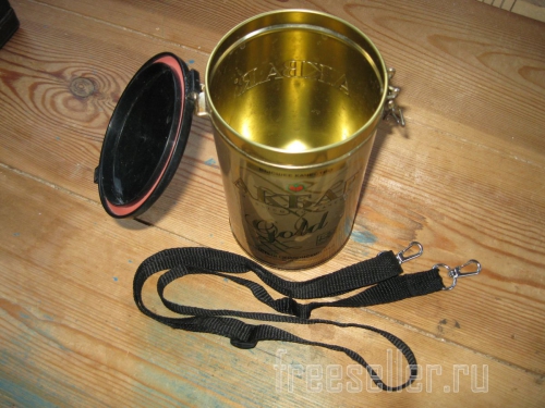 Удобный контейнер для сбора ягод на даче и в лесу