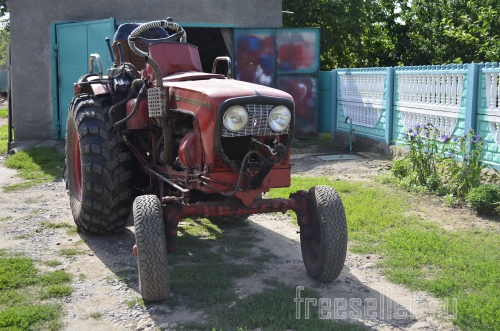 Самодельный минитрактор с двигателем ВАЗ 2101 работающий на газу.