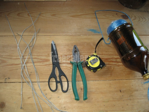 Материалы и инструменты для подвязки огурцов в теплице