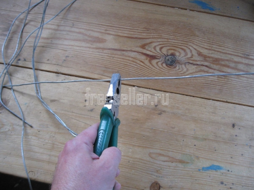 Изготовление крючков для подвязки огурцов в теплице