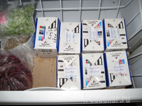 Заморозка ягод в пакетах из под сока