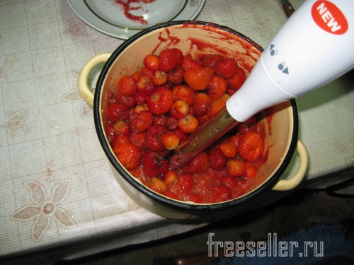 Контейнеры для заморозки ягод из пакетов от молока и сока - заполняем пюре