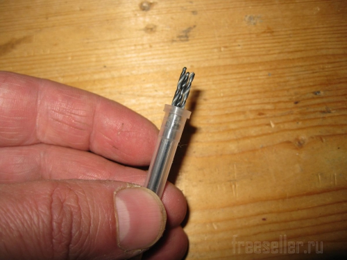 Контейнеры для мелких сверл из колпачков от одноразовых шприцов