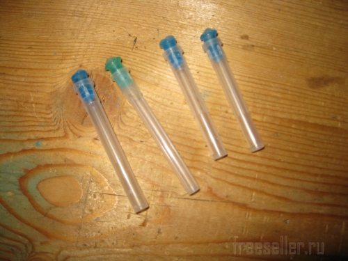 Процесс изготовления контейнеров из одноразовых шприцов.