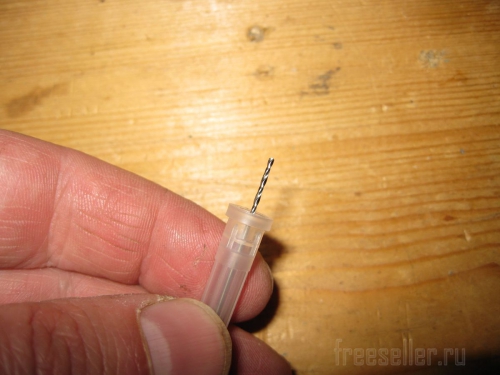 Контейнеры для мелких сверл из колпачков от одноразовых шприцов