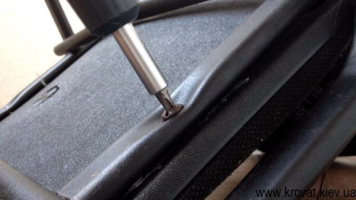 Разборка офисного стула для перетяжки