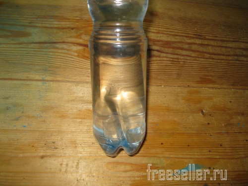 Походная пластиковая бутылка со стаканчиком для питьевой воды