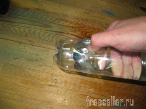 Изготовление походной пластиковой бутылки со стаканчиком для питьевой воды