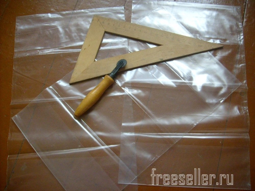 Процесс запайки предметов в целлофан в домашних условиях