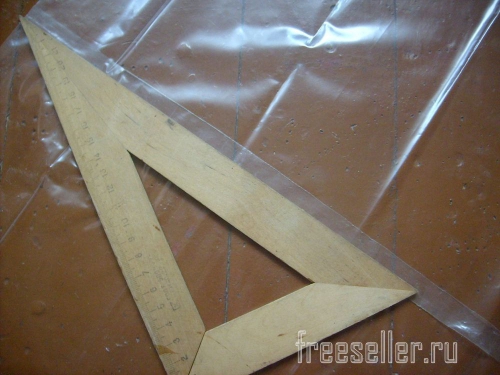 Процесс запайки предметов в целлофан в домашних условиях