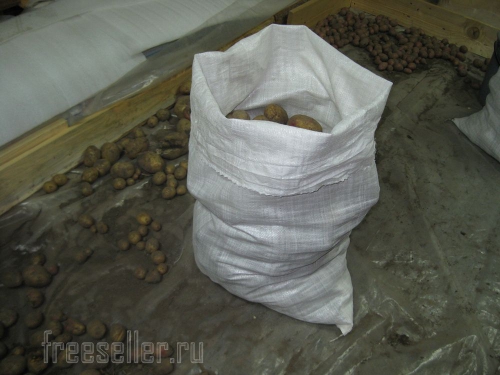 Как в одиночку насыпать картошку в мешок