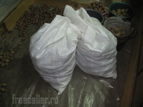 Как в одиночку насыпать картошку в мешок