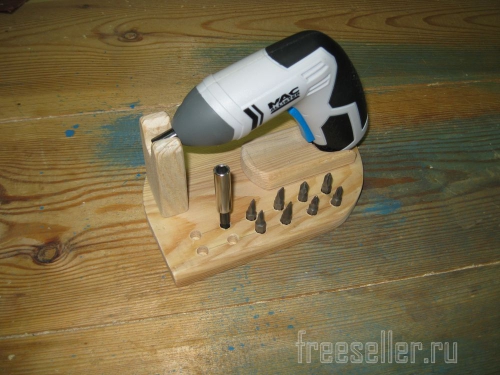 Самодельная подставка для аккумуляторной отвертки Macallister-mddd36-li