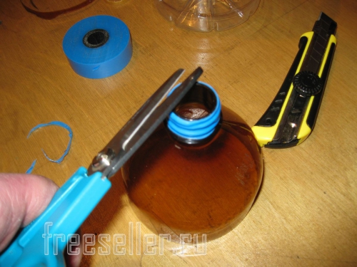 Изготовление удобной бутылки для насыпания корма мелким птицам