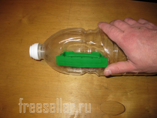 Изготовление удобной бутылки для насыпания корма мелким птицам