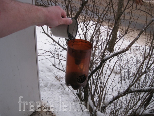 Кормушка для птиц из пластиковой бутылки