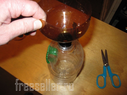 Изготовление удобной бутылки для насыпания корма мелким птицам