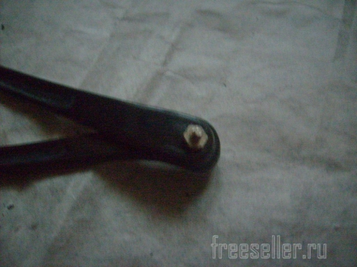 Процесс изготовления рыхлителя для комнатных цветов из ободков для волос