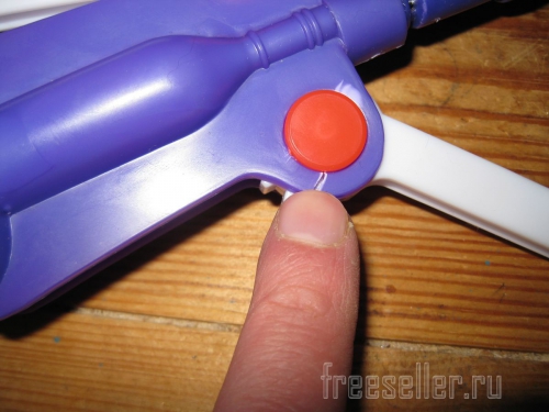 Пластмассовый штопор из магазина