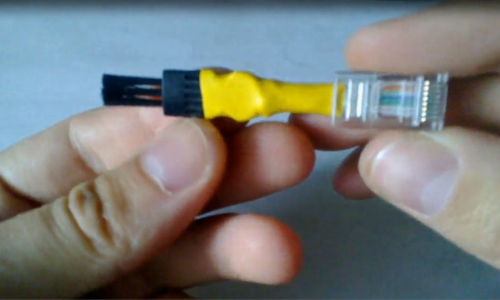 Щетка и витая пара-подсказка для компьютера