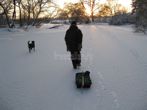 Комбинация рюкзака с санками для зимних походов и рыбалки