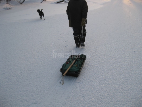 Комбинация рюкзака с санками для зимних походов и рыбалки