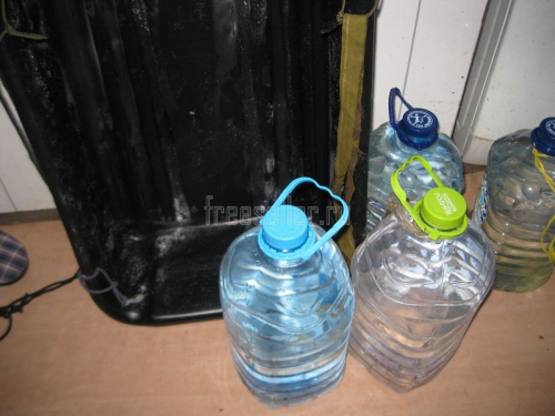 Чистая родниковая вода в бутылках