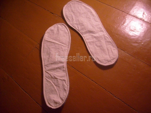 <p style="text-align:center;"> <a class="highslide" href="https://www.freeseller.ru/uploads/posts/2017-01/1484719504_teplye-stelki-svoimi-rukami.jpg" target="_blank"><img src="https://www.freeseller.ru/uploads/posts/2017-01/medium/1484719504_teplye-stelki-svoimi-rukami.jpg" alt="Тёплые стельки своими руками" class="fr-dib"></a> <p> <p><b>Теплые стельки своими руками</b>. Парой дополнительных стелек можно хорошо утеплить обувь.</p>