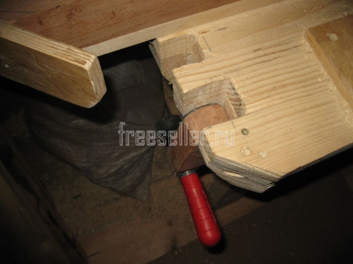 Самодельный откидной зажим для строгания досок