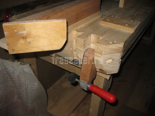 Самодельный откидной зажим для строгания досок