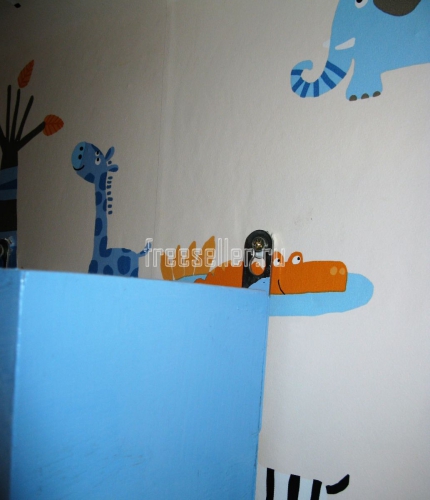 Книжная полка с магнитной доской