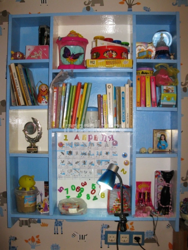 Книжная полка с магнитной доской