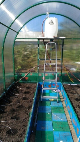 Установка бака в умной теплице