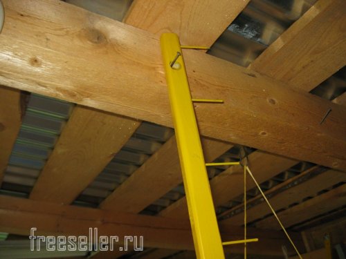 Простое приспособление для сушки сена под навесом