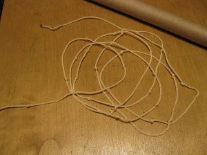Как быстро навязать узелки на веревке для подвешивания гирлянд