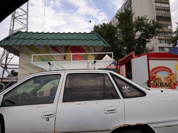 Самодельный багажник для для перевозки грузовой на легковой автомобиль.