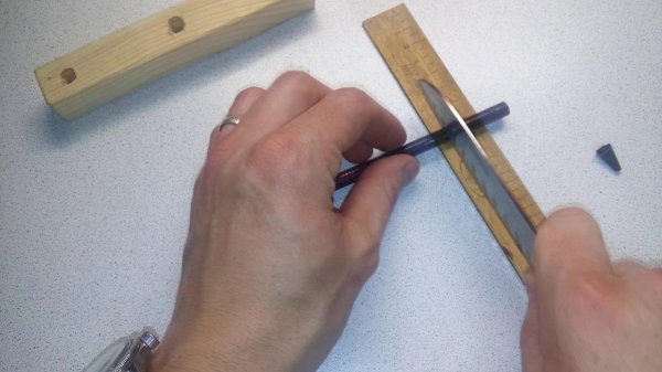 Делаем самодельное приспособление для разметки центра деталей