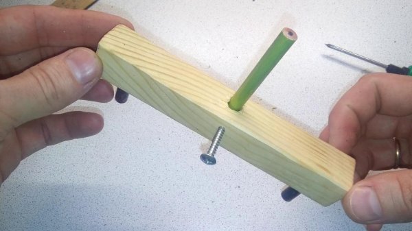 Делаем самодельное приспособление для разметки центра деталей