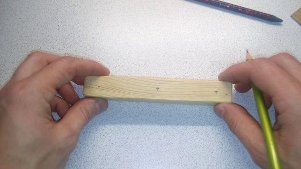 Делаем самодельное приспособление для разметки центра деталей