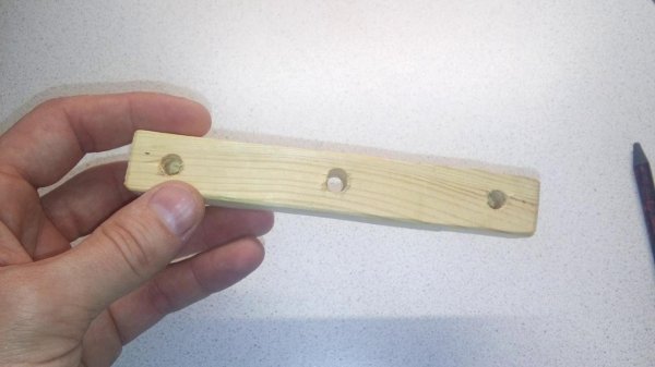 Делаем самодельное приспособление для разметки центра деталей