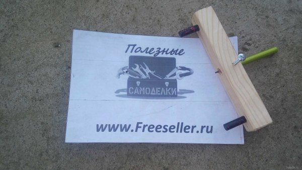 Простое приспособление для разметки центра детали своими руками.